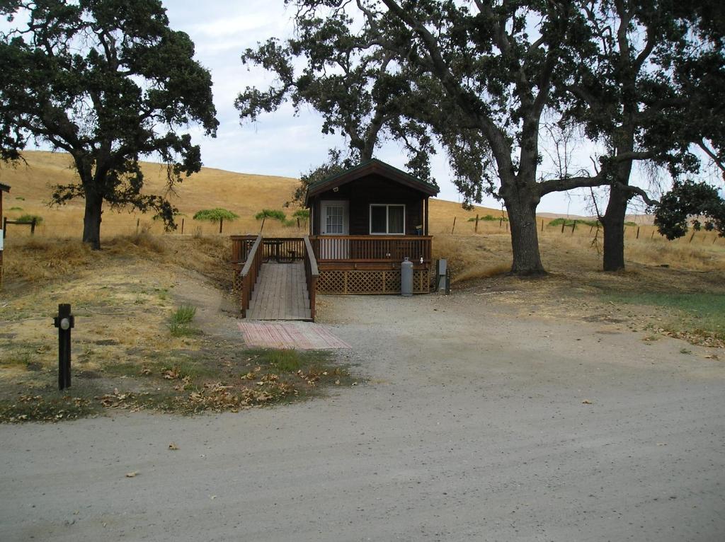 San Benito Camping Resort One-Bedroom Cabin 9 - main image