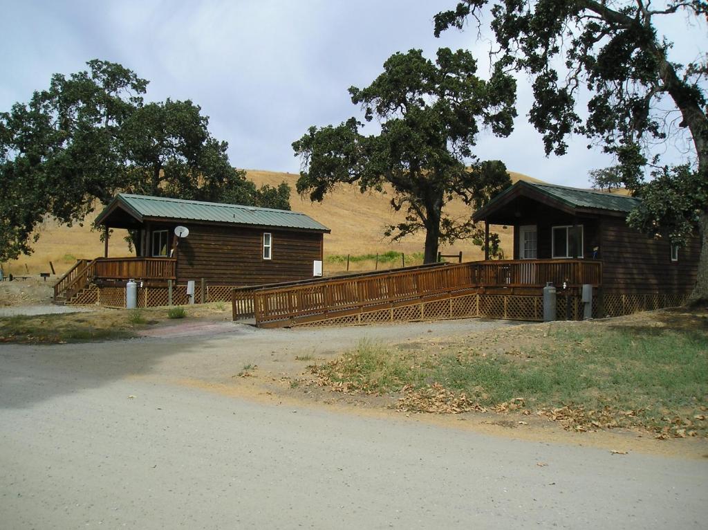 San Benito Camping Resort One-Bedroom Cabin 9 - image 2