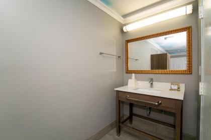 Hollywood Palms Inns & Suites - image 14