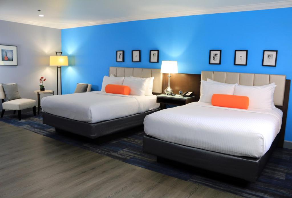 BLVD Hotel & Suites - Walking Distance to Hollywood Walk of Fame - image 6