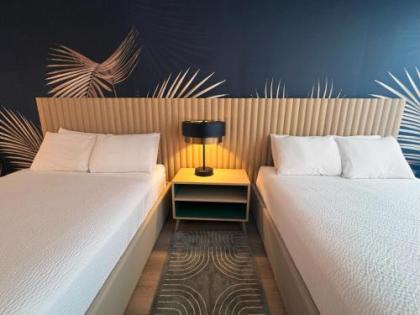 Ramada by Wyndham Hollywood Downtown - image 25