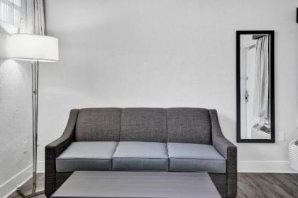 Ramada by Wyndham Hollywood Downtown - image 30
