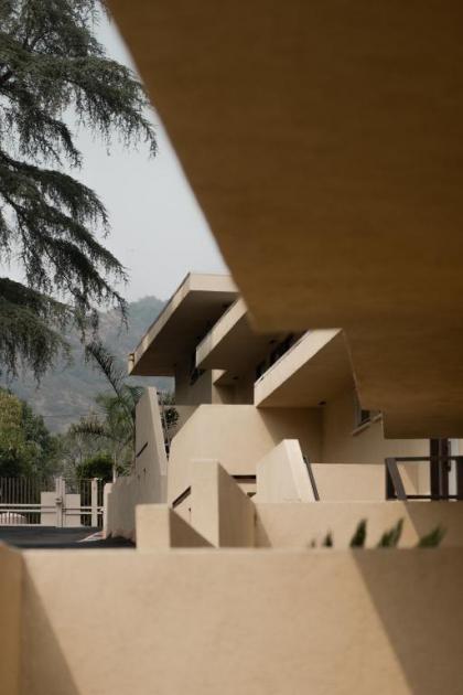 Hollywood Hills Hotel - image 9