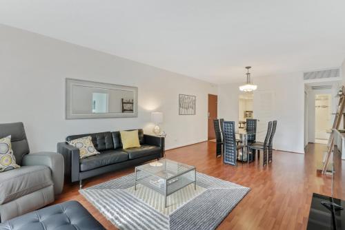 2BEDS 2BATHS APARTMENT ON THE BEACH! - main image