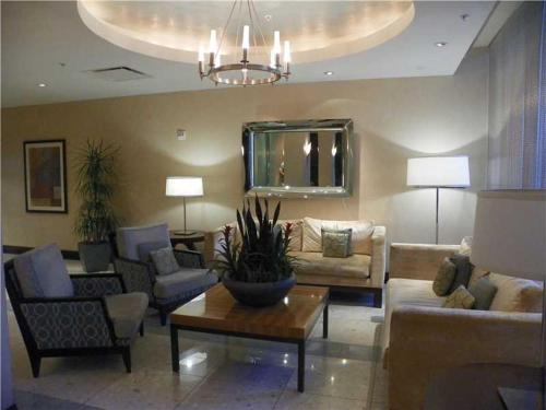 Tides Beachfront Apartments - image 3