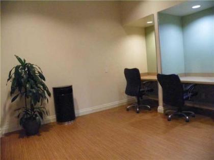 Tides Beachfront Apartments - image 5