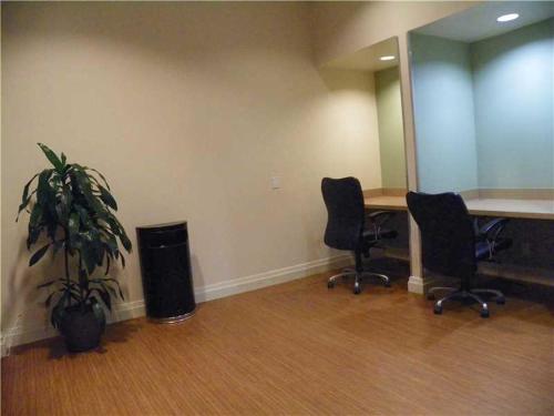 Tides Beachfront Apartments - image 5