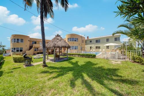 Hollywood Beach Seaside - main image