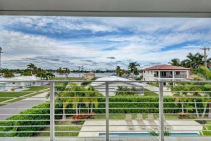 Modern Luxurious Beach Retreat-5 Br with/pool - image 2