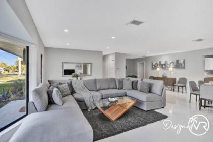 Renovated 5½ Bedroom Home/Heated Pool