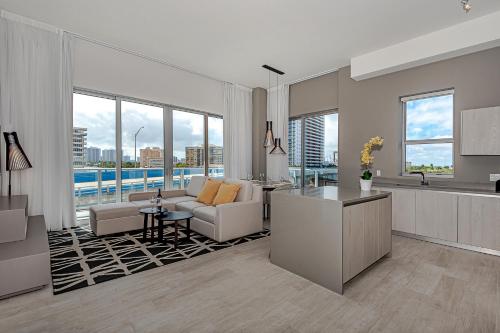 5 * AMENITIES Luxury 3 BR - PANORAMIC VIEWS - image 2