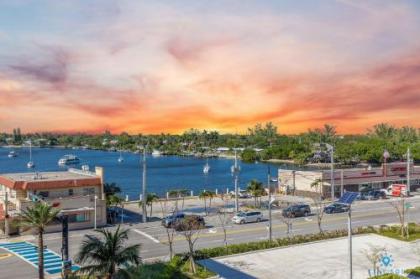 LUXURY Oasis Beachfront-ROOFTOP infinity POOL - image 1