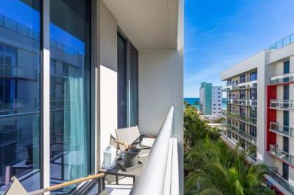 Beachfront Condo ROOFTOP infinity POOL Holl - image 1