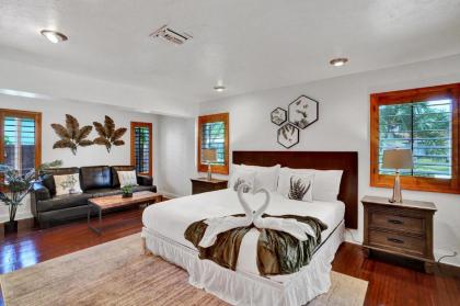 Private Pool with 5 Bedroom Retreat - image 11