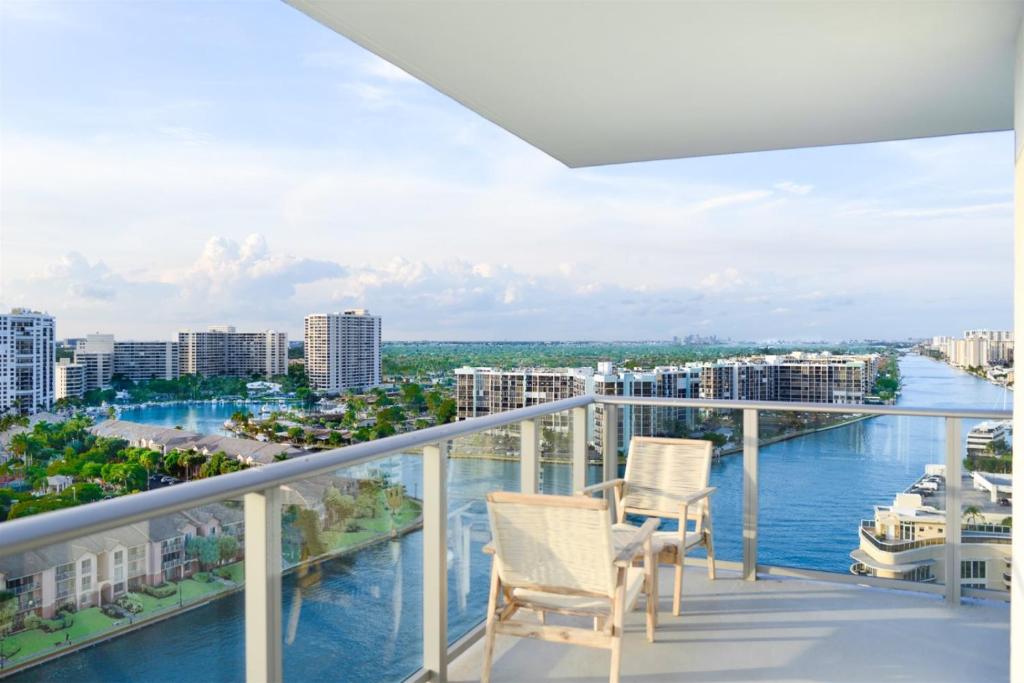Hyde Beach House Luxury Condos by Optimax VR - main image