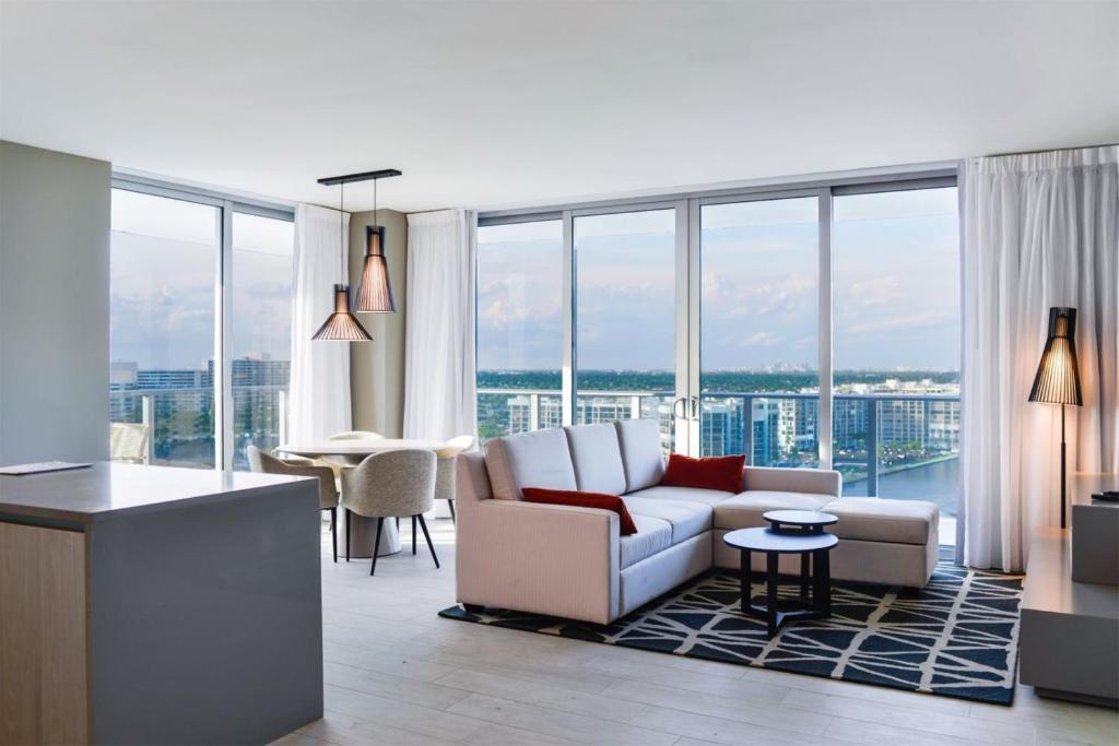 Hyde Beach House Luxury Condos by Optimax VR - image 4