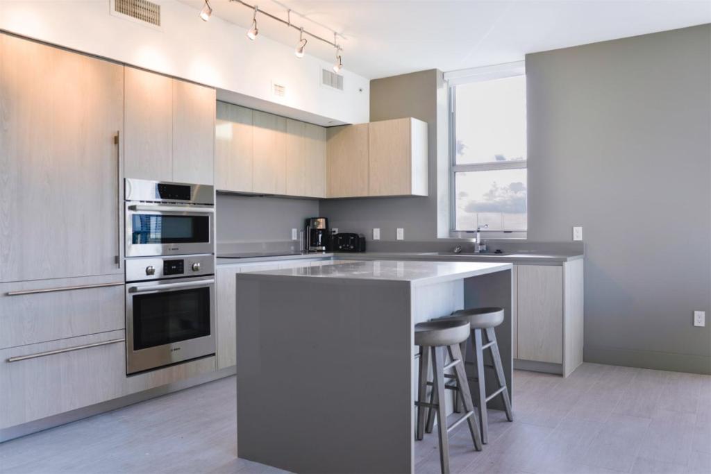 Hyde Beach House Luxury Condos by Optimax VR - image 7