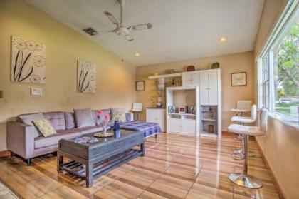 Lovely Home with Patio 3 Mi to Hollywood Beach