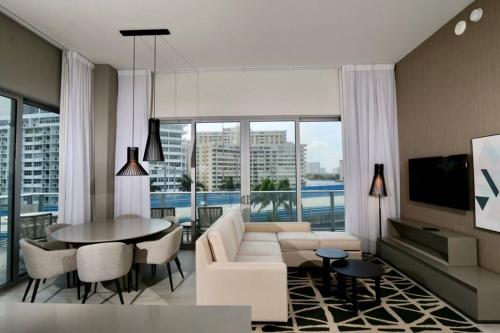 Luxury Two Bed Two Bath Beach Resort Condo - image 2