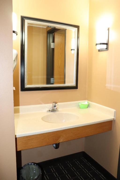 Prairie Inn Holmen La Crosse Area - image 3
