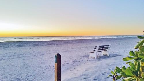 Holmes Beach - Ocean View Suites 3102 - main image