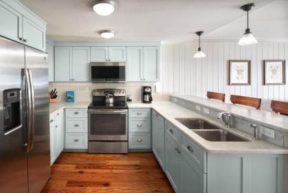 Mainsail Beach Inn on Holmes Beach - image 13