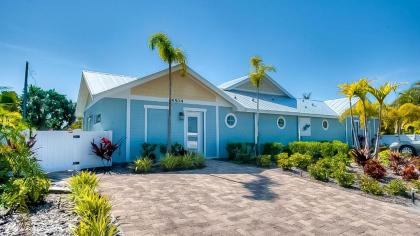 Island Hideaway by AMI Locals - image 4