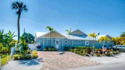 Island Hideaway by AMI Locals - image 8