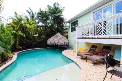 Sea Glass Retreat by AmI Locals Florida
