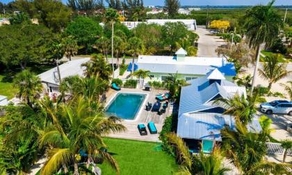 Islands West Resort Villas by AMI Locals - image 10