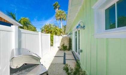 Islands West Resort Villas by AMI Locals - image 17