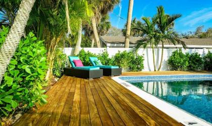 Islands West Resort Villas by AMI Locals - image 4