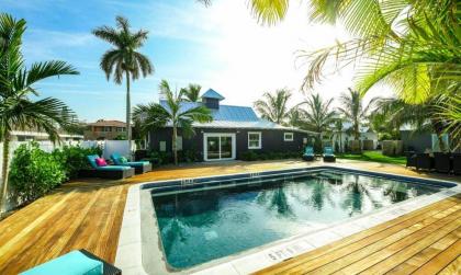 Islands West Resort Villas by AMI Locals - image 5