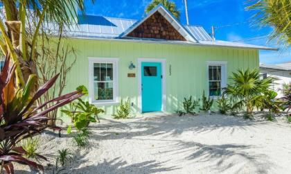 Islands West Resort Villas by AMI Locals - image 6