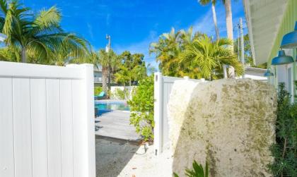 Islands West Resort Villas by AMI Locals - image 7