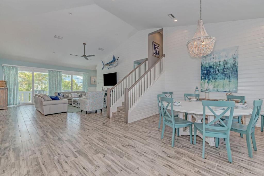 4 bed 4 bath bonus bunk room heated pool WATER SLIDE spa WiFi - image 3