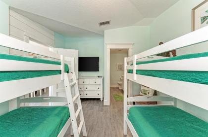 3 king bedrooms with their own bathroom den area with bunk beds private pool bikes & beach gear - image 11