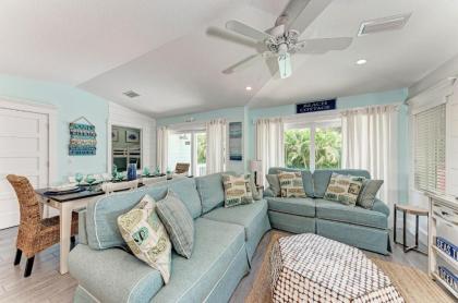 3 king bedrooms with their own bathroom den area with bunk beds private pool bikes & beach gear - image 3