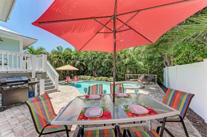 3 king bedrooms with their own bathroom den area with bunk beds private pool bikes & beach gear - image 7