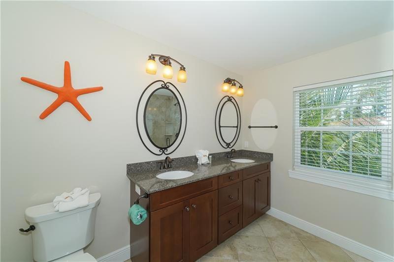 LOCATION LOCATION LOCATION large home only 2 houses away from the gulf - main image