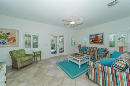 LOCATION LOCATION LOCATION large home only 2 houses away from the gulf - image 18