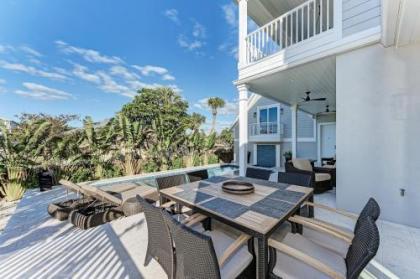 Brand New Luxe 4 Bedroom plus Nanny suite Heated pool spa bikes - image 3