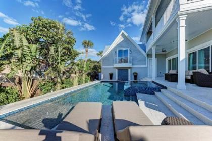 Brand New Luxe 4 Bedroom plus Nanny suite Heated pool spa bikes - image 5