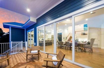 Steps to beach STUNNING Custom Home Outdoor Bar Heated Pool & Spa 6 Flat screen TVs Free WiFi - image 10