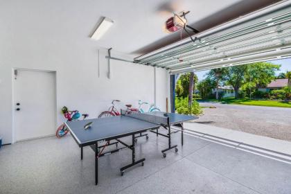Steps to beach STUNNING Custom Home Outdoor Bar Heated Pool & Spa 6 Flat screen TVs Free WiFi - image 12