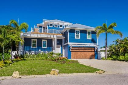 Steps to beach STUNNING Custom Home Outdoor Bar Heated Pool & Spa 6 Flat screen TVs Free WiFi - image 14
