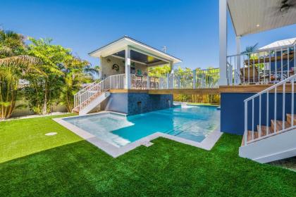 Steps to beach STUNNING Custom Home Outdoor Bar Heated Pool & Spa 6 Flat screen TVs Free WiFi - image 15