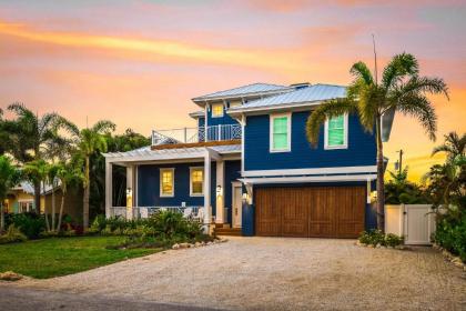 Steps to beach STUNNING Custom Home Outdoor Bar Heated Pool & Spa 6 Flat screen TVs Free WiFi - image 18
