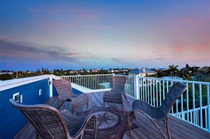 Steps to beach STUNNING Custom Home Outdoor Bar Heated Pool & Spa 6 Flat screen TVs Free WiFi - image 8