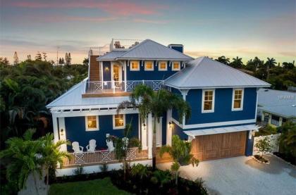 Steps to beach STUNNING Custom Home Outdoor Bar Heated Pool & Spa 6 Flat screen TVs Free WiFi - image 9